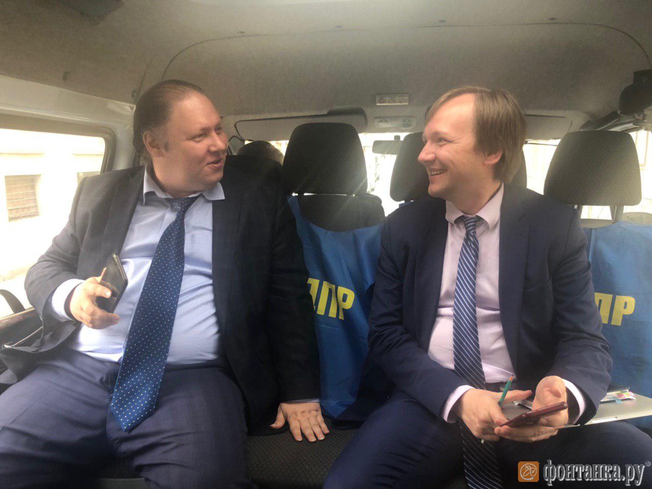 Член Горизбиркома Алексей Березин и сотрудник аппарата Григорий Марголин в ходе объезда муниципальных избиркомов
